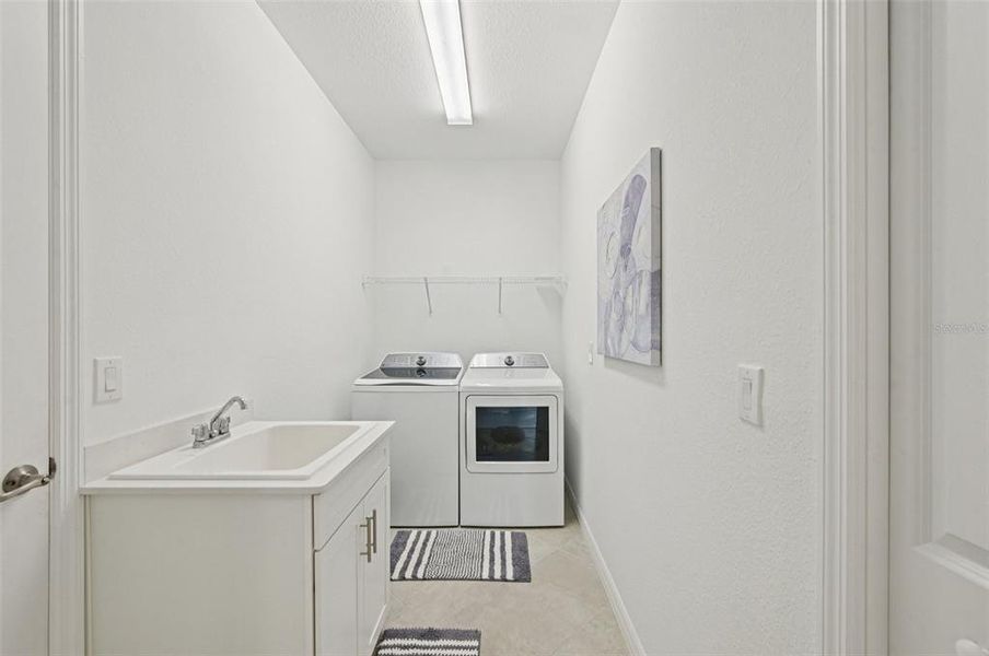 Furnished interior view inside a new home in , Venice (Image 43).