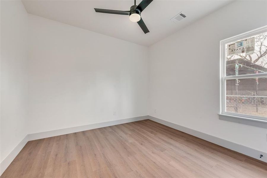 Spacious, unfurnished interior of a new home in , Log Cabin (Image 13).