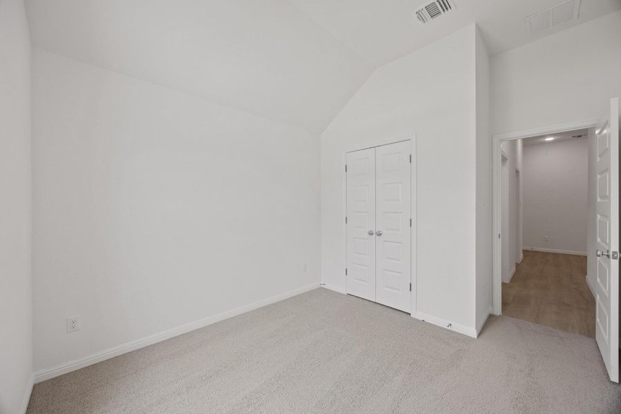 Spacious, unfurnished interior of a new home in Trinity Ranch, Elgin (Image 26).