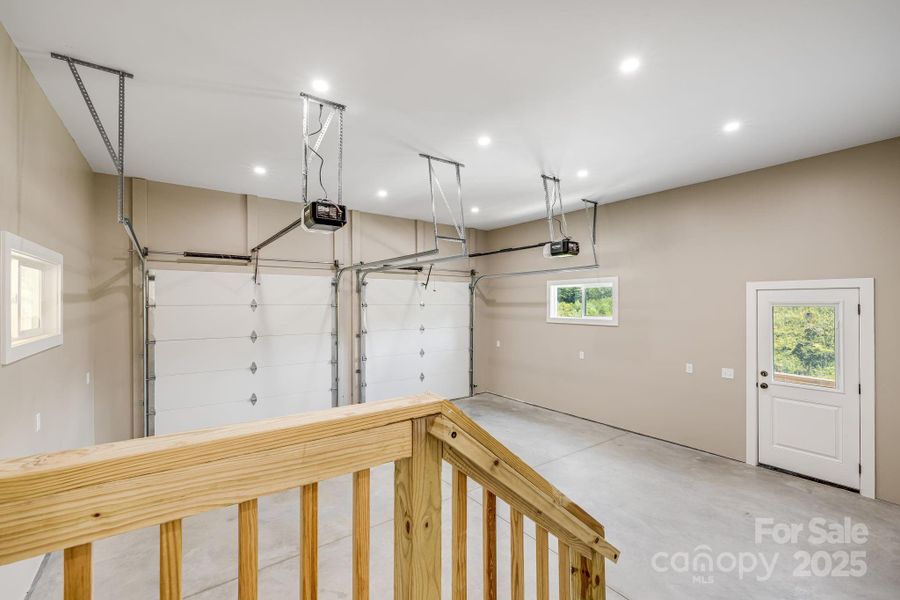 2 CAR GARAGE 473SQFT