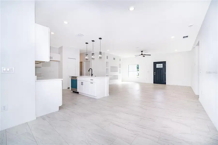 Spacious, unfurnished interior of a new home in , Kissimmee (Image 21).