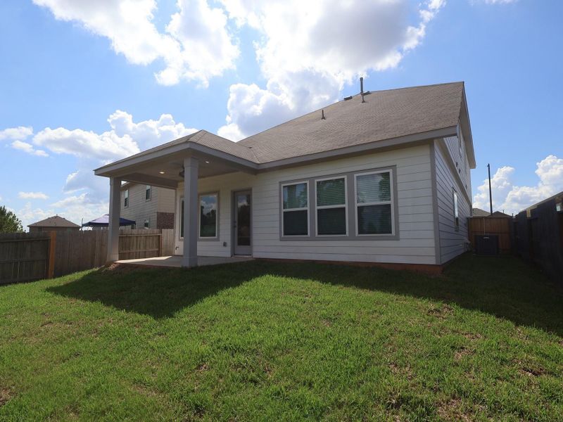 Exterior details and patio area of a home in Moran Ranch, Willis (Image 3).