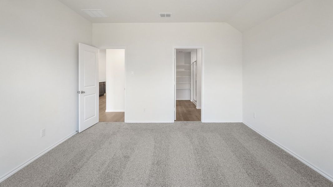 Spacious, unfurnished interior of a new home in Blaire Lake, Tyler (Image 21).