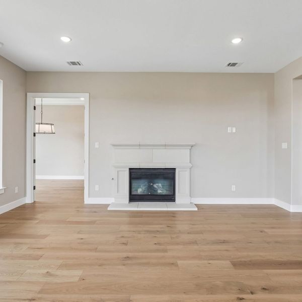 Spacious, unfurnished interior of a new home in Mustang Lakes, Celina (Image 59).