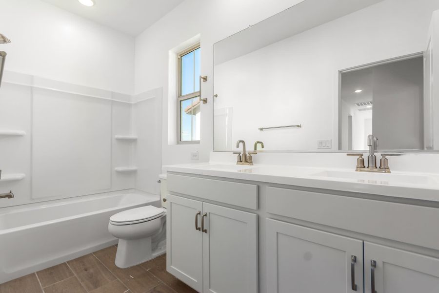 Lot 71 | Upstairs bathroom | Holden | Rev at Eastmark | Mesa, AZ | Landsea Homes