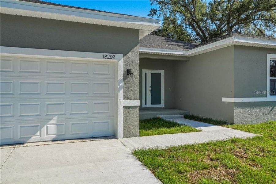 Exterior details and patio area of a home in , Port Charlotte (Image 4).