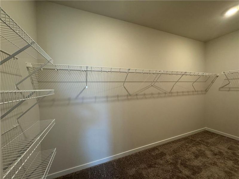 Spacious, unfurnished interior of a new home in Rosewood Lake Preserve, Hoschton (Image 23).