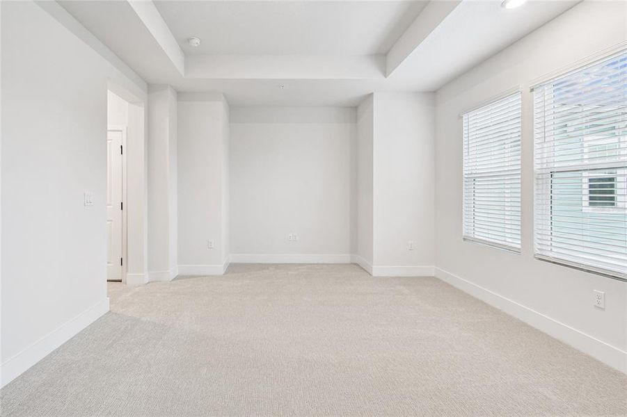 Spacious, unfurnished interior of a new home in Towns at Union, St. Petersburg (Image 25).