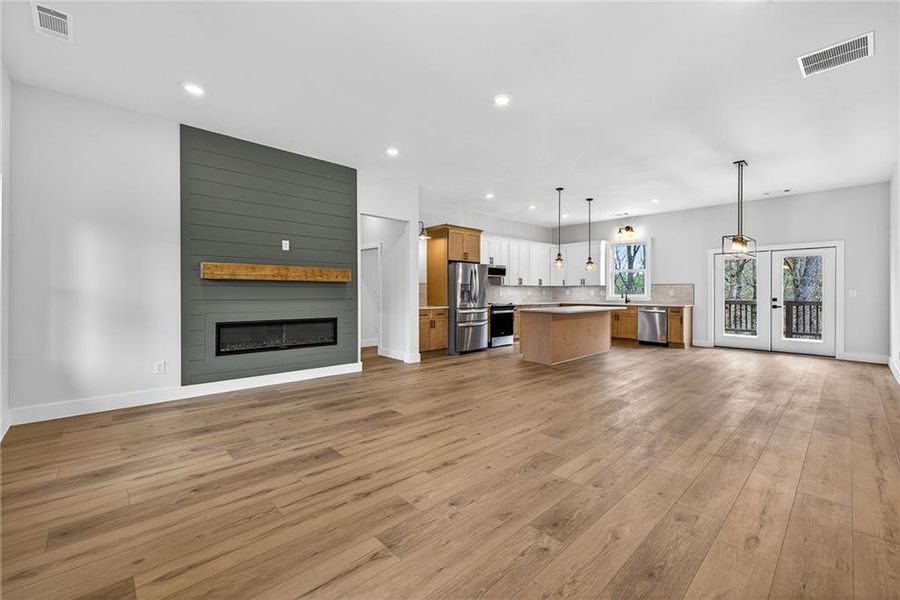 Spacious, unfurnished interior of a new home in , Gainesville (Image 23).