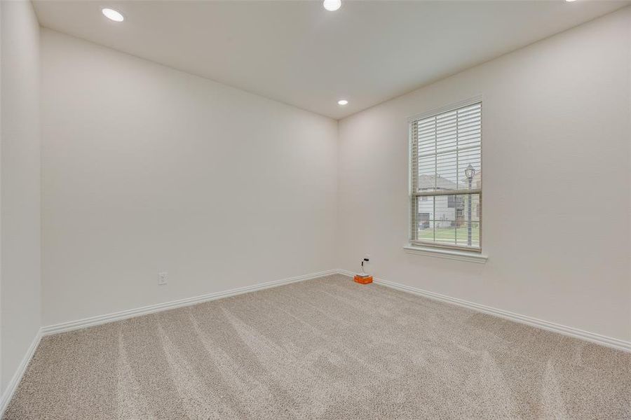 Spacious, unfurnished interior of a new home in Villages of Hurricane Creek, Anna (Image 16).