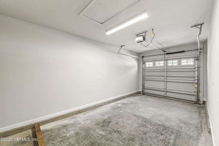 Spacious, unfurnished interior of a new home in , Jacksonville (Image 25).