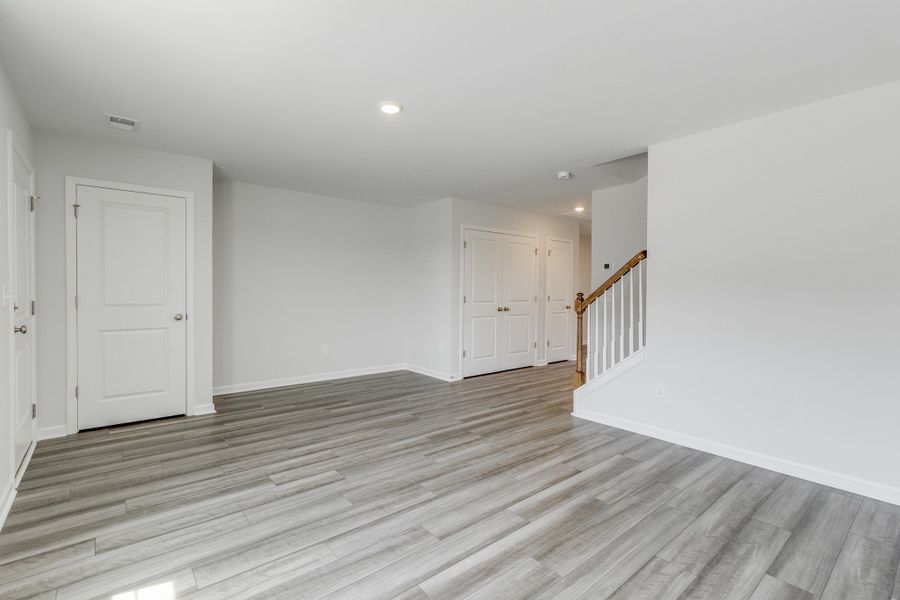 Spacious, unfurnished interior of a new home in Astoria, Columbia (Image 16).