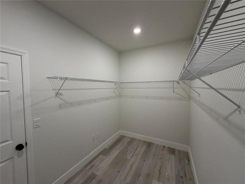 Spacious, unfurnished interior of a new home in , Sebring (Image 13).