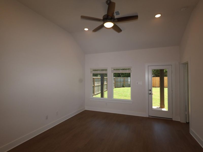 Spacious, unfurnished interior of a new home in Sorella, Tomball (Image 15).