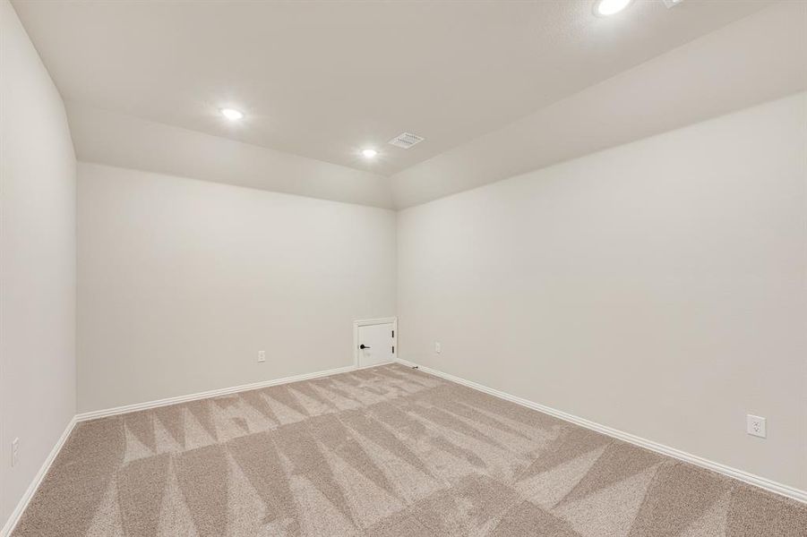 Spacious, unfurnished interior of a new home in Sunrise at Garden Valley 60-79, Waxahachie (Image 30). Spacious, unfurnished interior of a new home in Sunrise at Garden Valley 60-79, Waxahachie (Image 30).