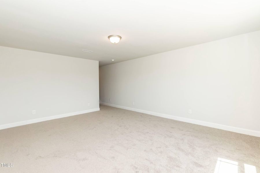 Spacious, unfurnished interior of a new home in Hadley Acres, La Grange (Image 22).