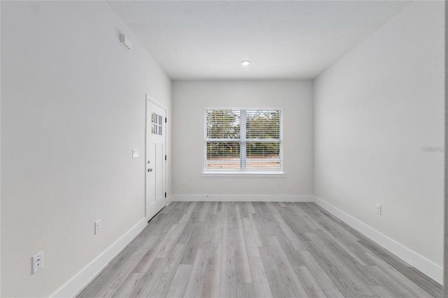 Spacious, unfurnished interior of a new home in , Ocala (Image 39).