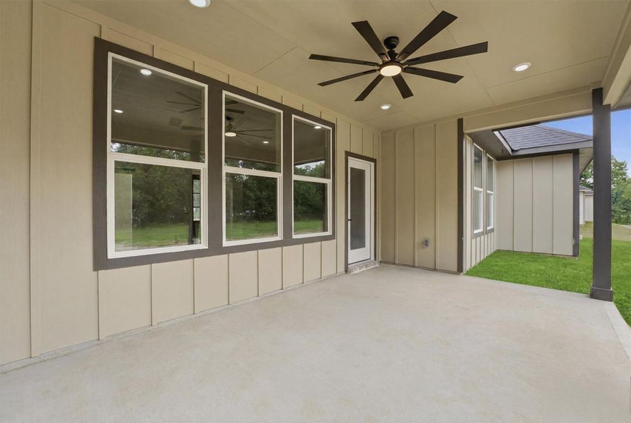 Exterior details and patio area of a home in , Conroe (Image 4).