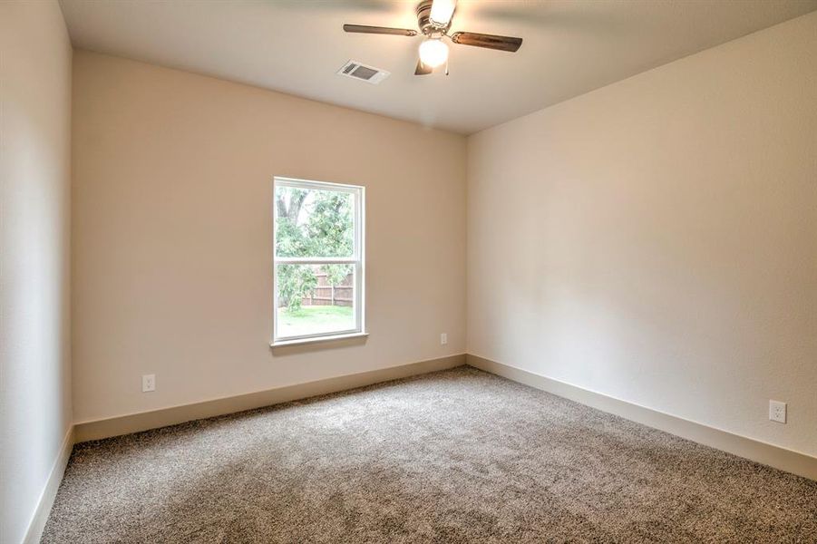 Unfurnished room with carpet and ceiling fan