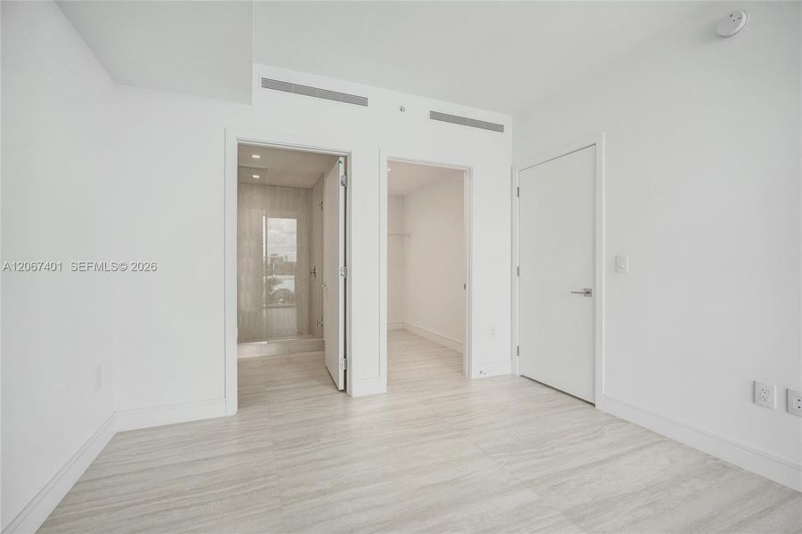 Spacious, unfurnished interior of a new home in , Miami (Image 18).