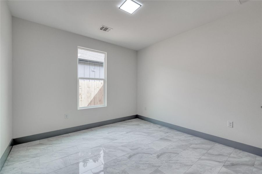 Roomy second bedroom Roomy second bedroom