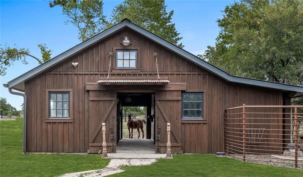 View of front of house featuring an outbuilding and a front yard