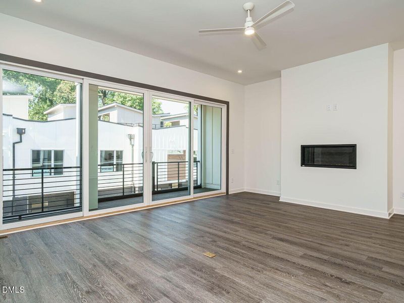 015-1280x960-living-dining