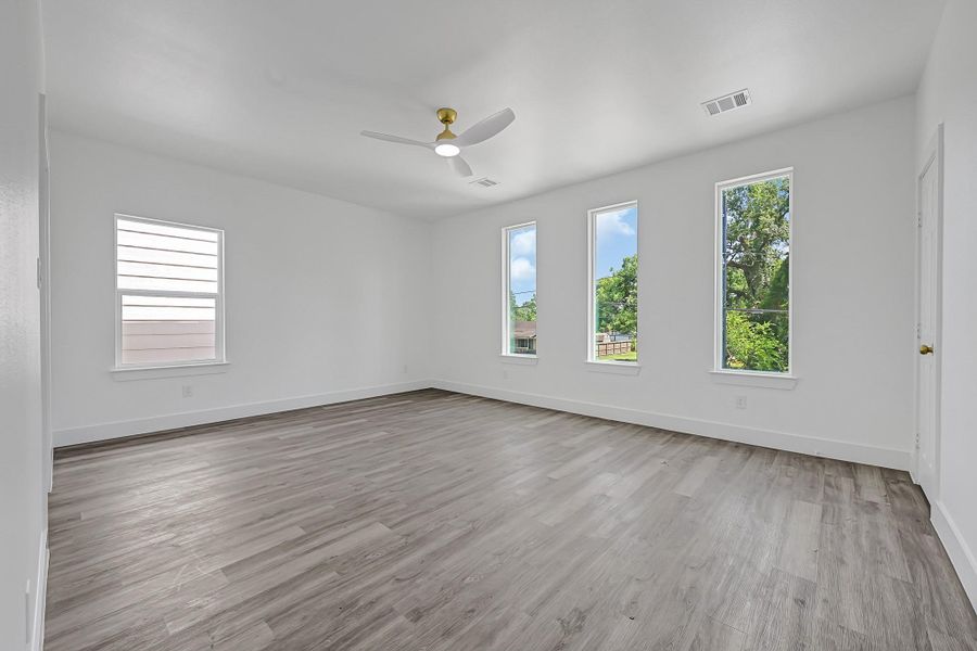 Spacious, unfurnished interior of a new home in , Houston (Image 16).