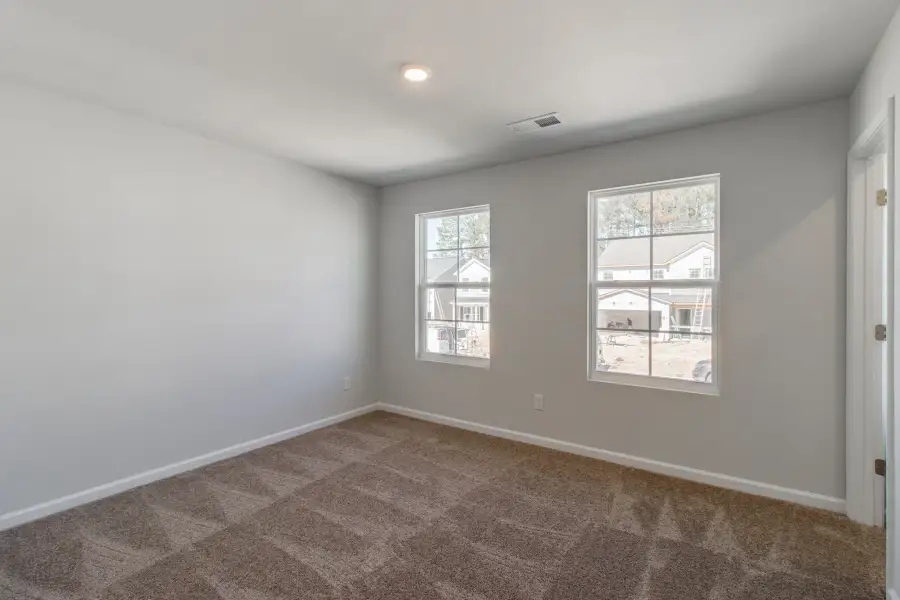 Spacious, unfurnished interior of a new home in Bluefield, Lexington (Image 32).