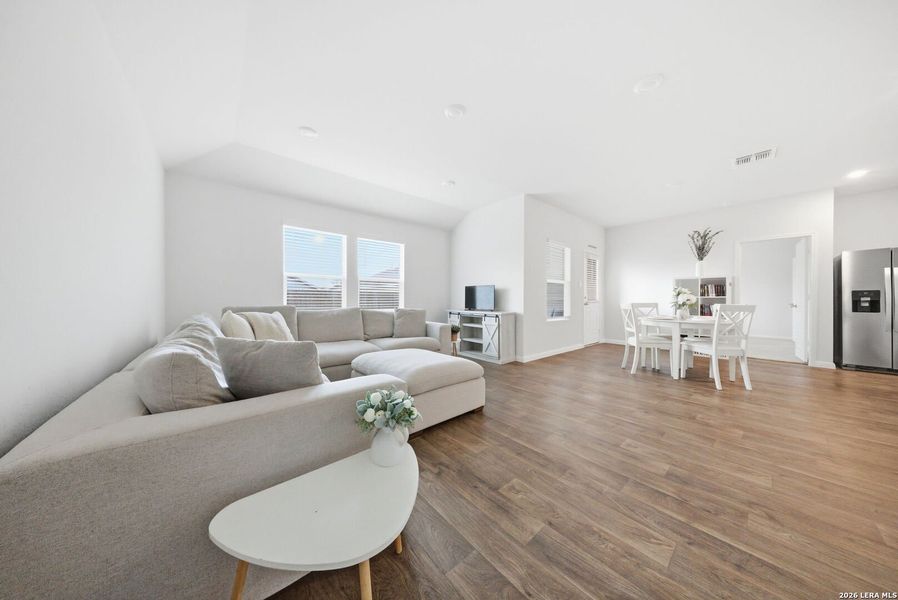 Furnished interior view inside a new home in Heather Glen, New Braunfels (Image 19). Furnished interior view inside a new home in Heather Glen, New Braunfels (Image 19).