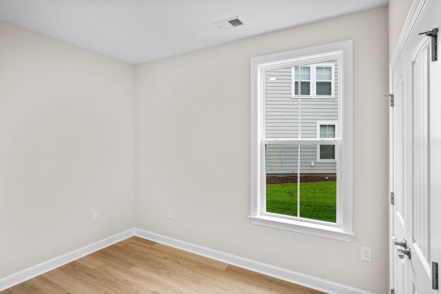 Spacious, unfurnished interior of a new home in Waterbridge, Myrtle Beach (Image 17).