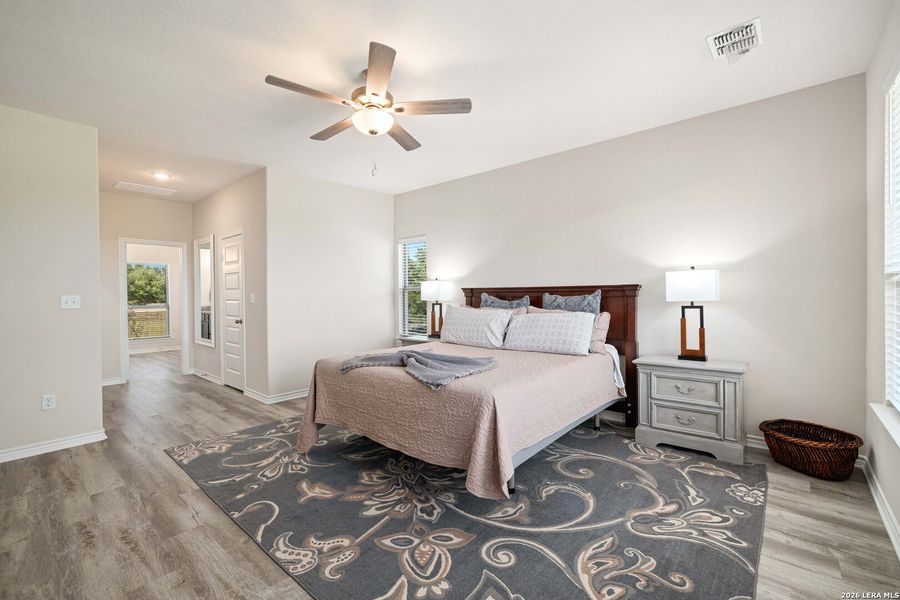 Furnished interior view inside a new home in , Bandera (Image 11).