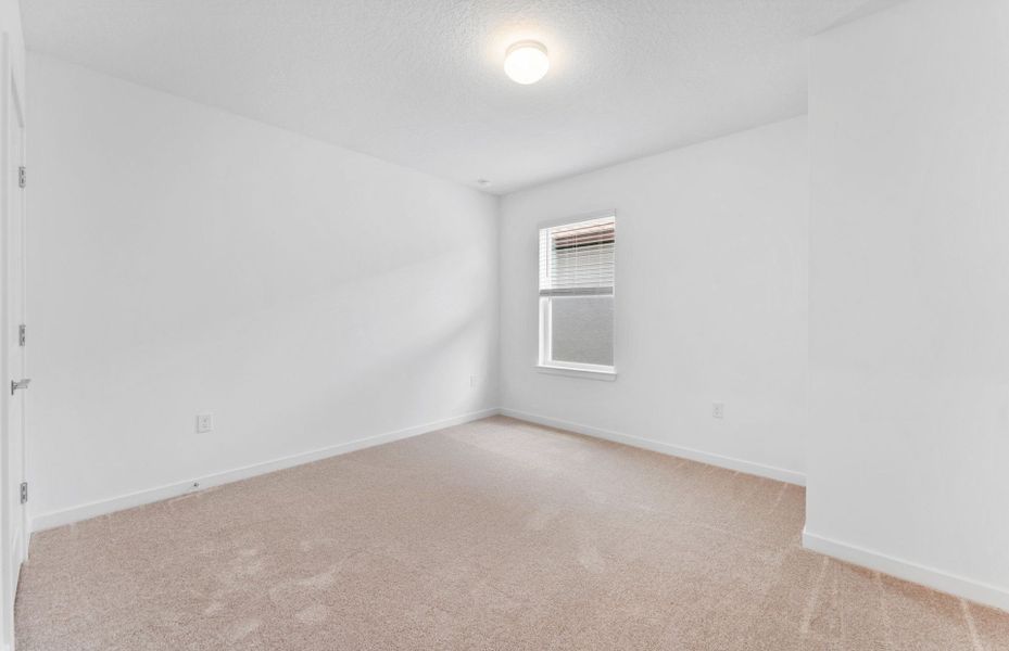 Spacious, unfurnished interior of a new home in Pioneer Ranch, Ocala (Image 18).
