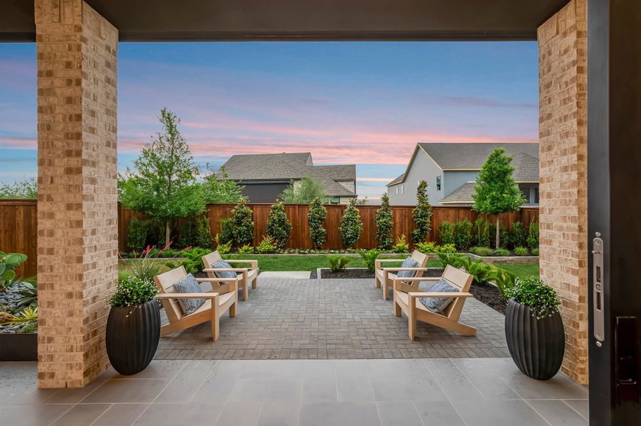 Representative exterior details of a home built from the The Rayne by David Weekley Homes in Furst Ranch, Bartonville (Image 3).