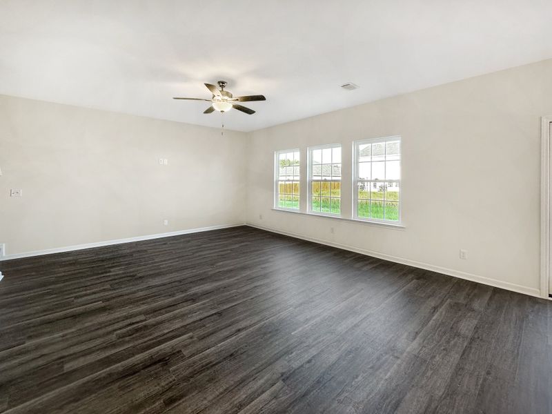 Spacious, unfurnished interior of a new home in Tranquil South, Hinesville (Image 13).
