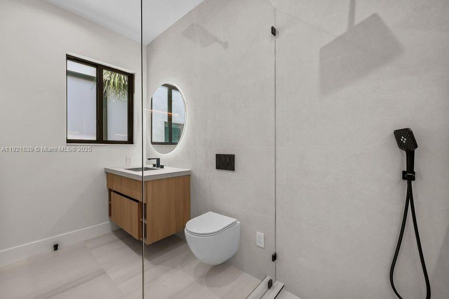 Furnished interior view inside a new home in , Fort Lauderdale (Image 42). Furnished interior view inside a new home in , Fort Lauderdale (Image 42).