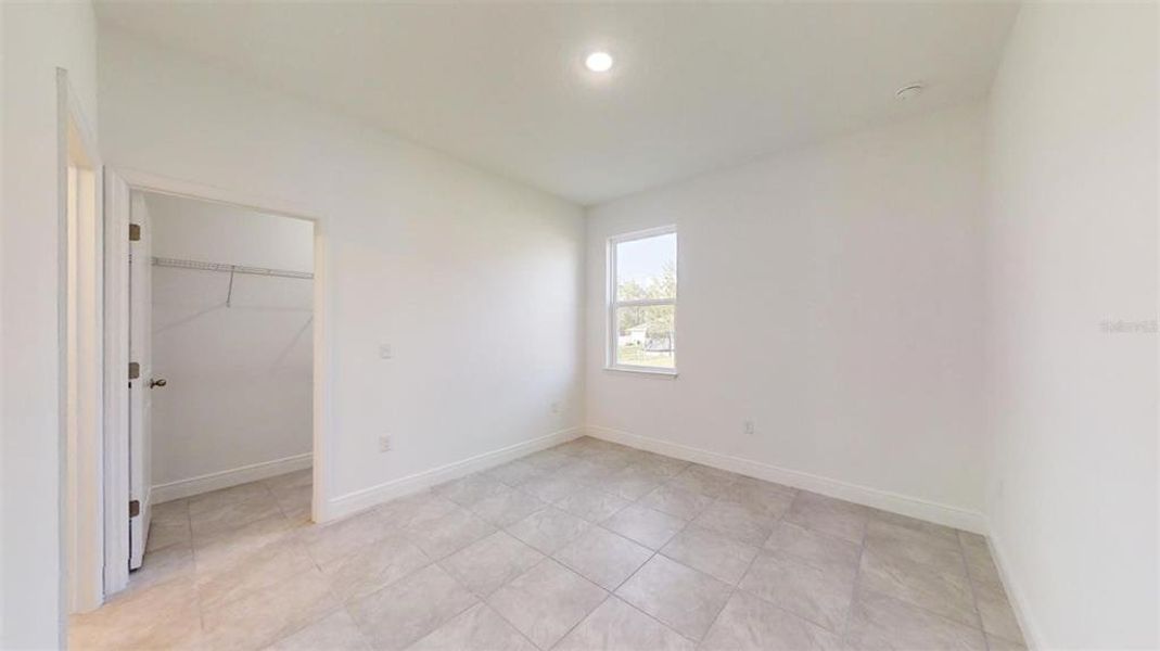 Spacious, unfurnished interior of a new home in , Dunnellon (Image 34).