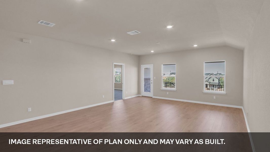 Spacious, unfurnished interior of a new home in Thunder Rock, Marble Falls (Image 17).