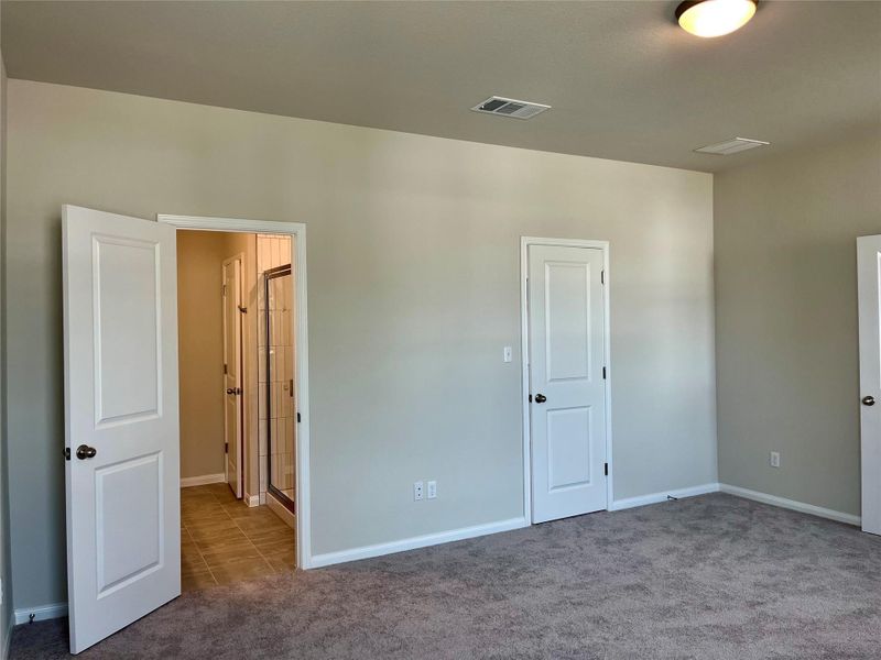 Spacious, unfurnished interior of a new home in Anthem Cottages, Kyle (Image 14).