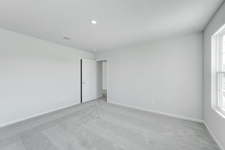 Spacious, unfurnished interior of a new home in Shirey Forest - Branches, Lufkin (Image 14).