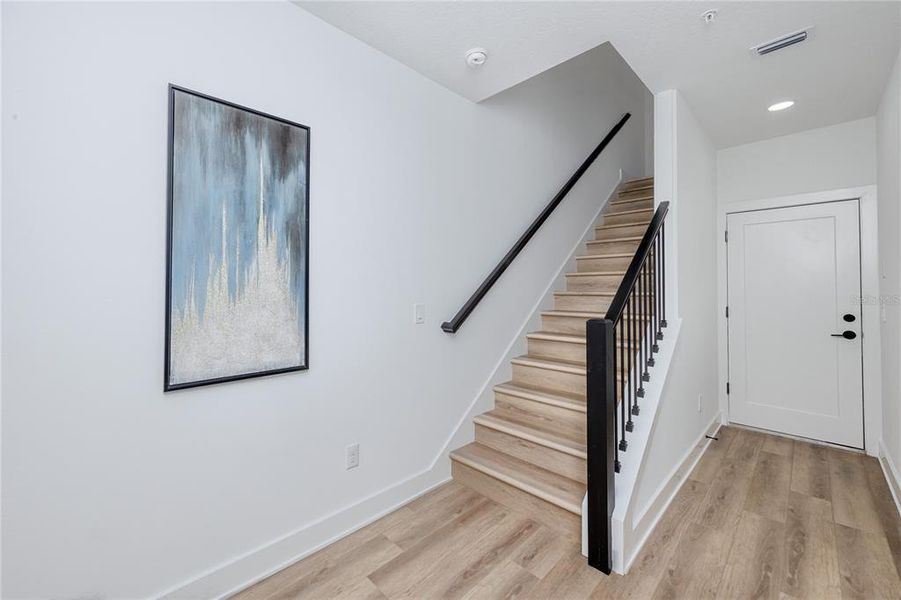Spacious, unfurnished interior of a new home in , Tampa (Image 24).
