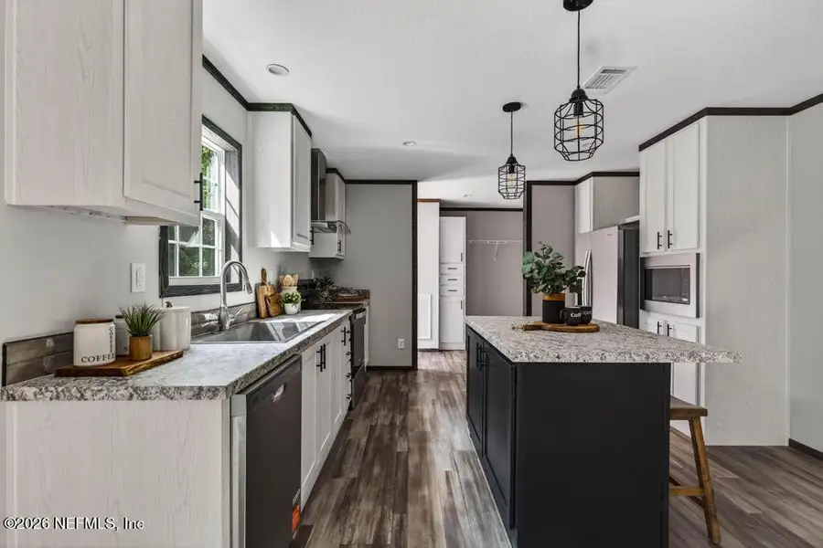 Furnished interior view inside a new home in , Middleburg (Image 16).