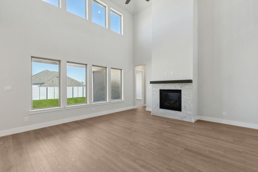 Spacious, unfurnished interior of a new home in Painted Tree Lakeside, McKinney (Image 18).