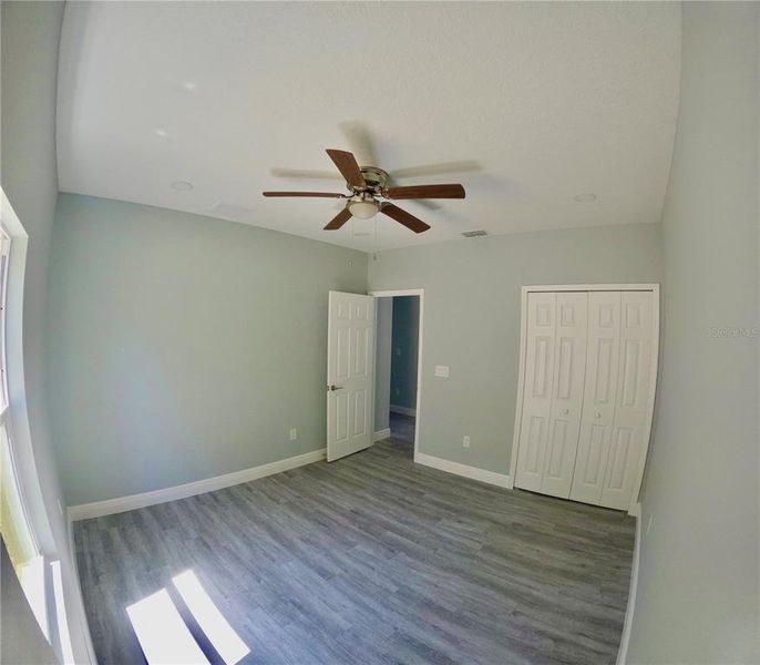 Spacious, unfurnished interior of a new home in , Tampa (Image 22).