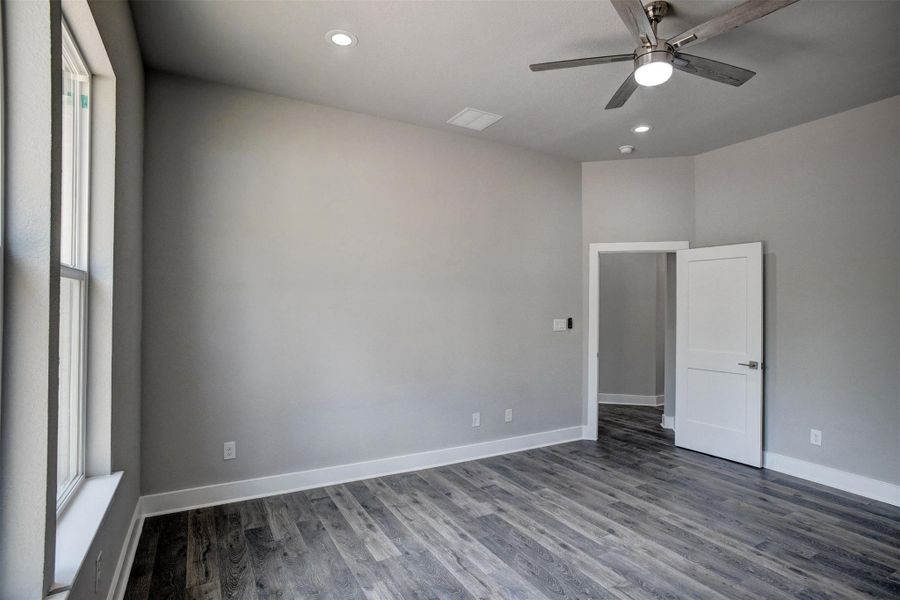 Spacious, unfurnished interior of a new home in , Bastrop (Image 25).
