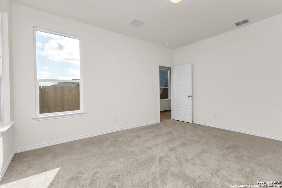 Spacious, unfurnished interior of a new home in Medina Crossing, Von Ormy (Image 11).