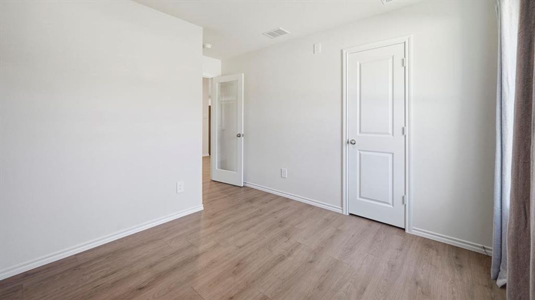 Spacious, unfurnished interior of a new home in Sweetwater Springs, Sherman (Image 16).