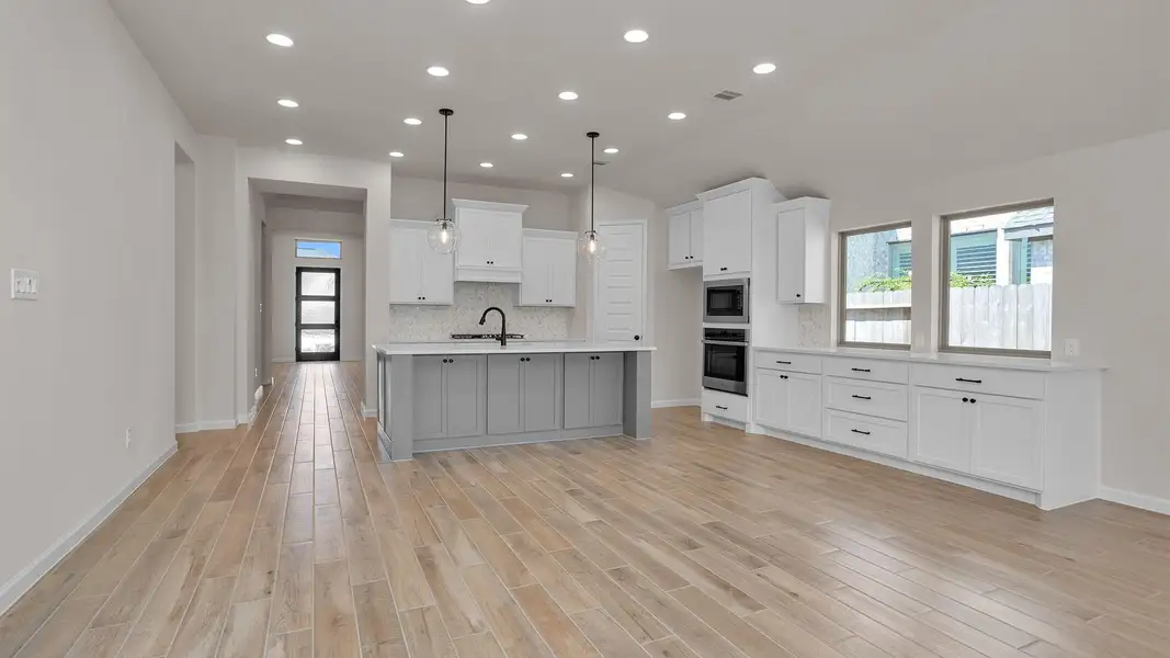 Spacious, unfurnished interior of a new home in Candela South 50', Richmond (Image 10).