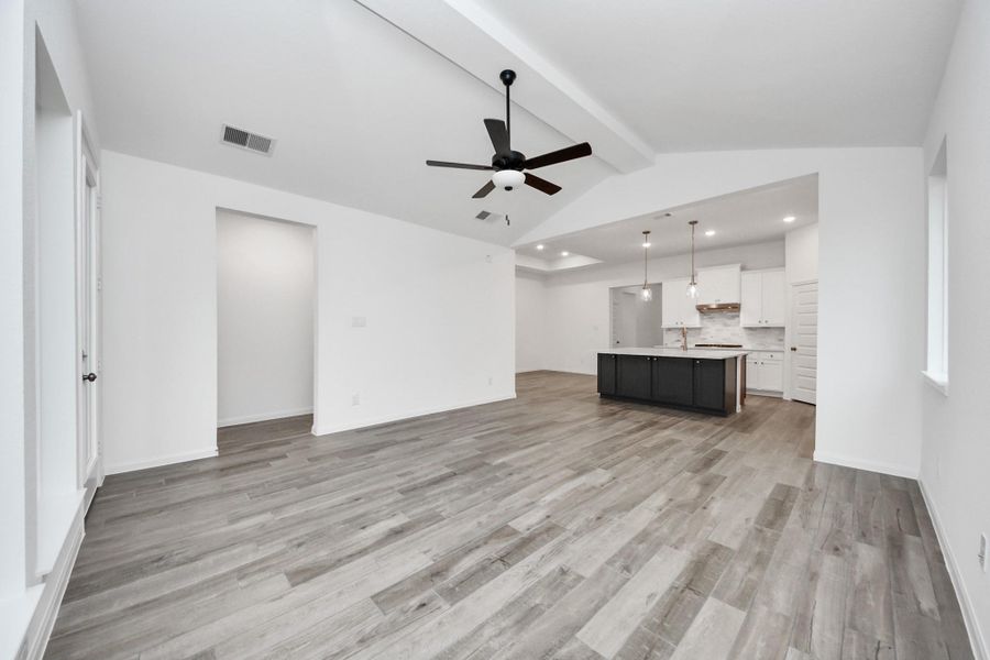 Spacious, unfurnished interior of a new home in Elyson, Katy (Image 17).