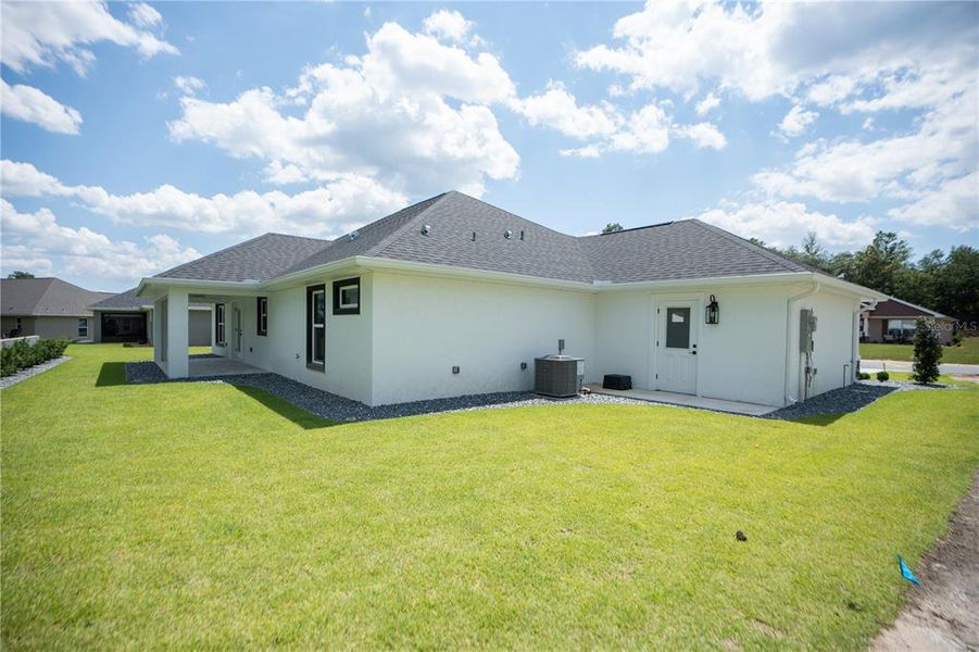 Exterior details and patio area of a home in , Dunnellon (Image 21).